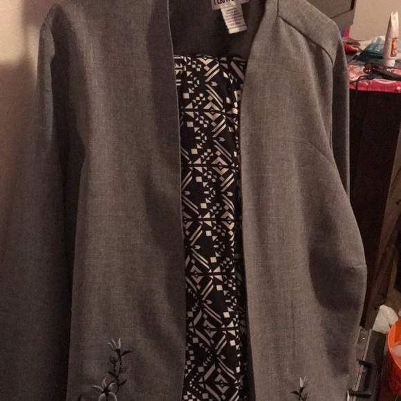 Two skirts with suit coats and one skirt - Picture 1 of 3